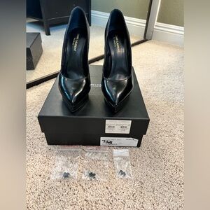 YSL Black Pebbled Leather Janis Pumps Size 39.5/9.5 in Excellent condition.